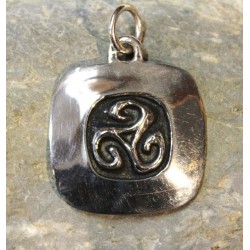 Pendentif Triskel carré