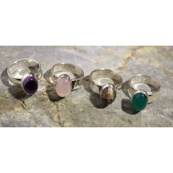 Petite Bague avec Pierre