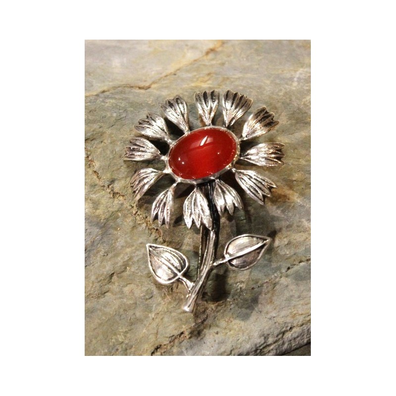 Broche Marguerite avec une Cornaline